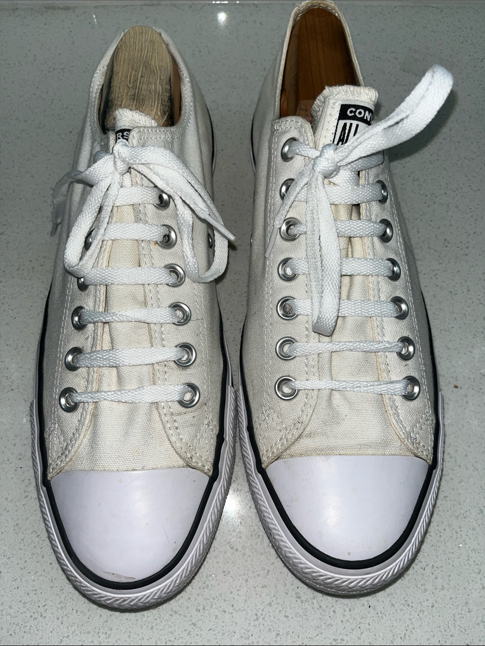 Converse "Chuck Taylors" White Low-Top Canvas Sneakers. VGUC